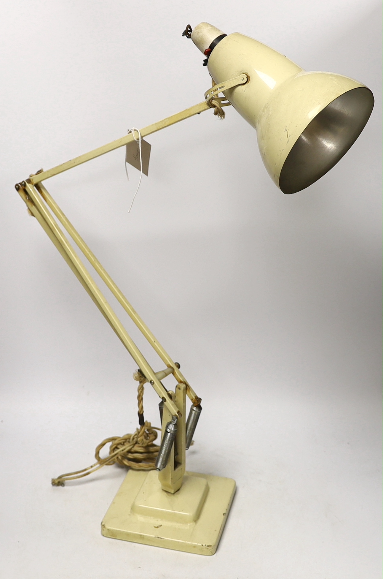 A cream Herbert Terry anglepoise table lamp, fully extends to 92cm